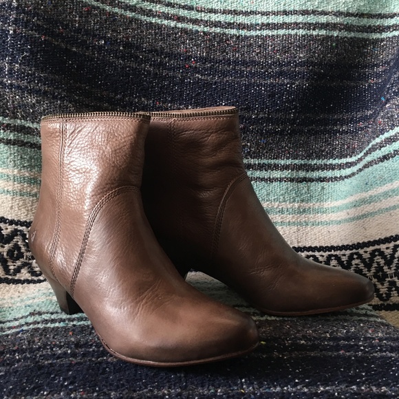 frye steffi zip bootie